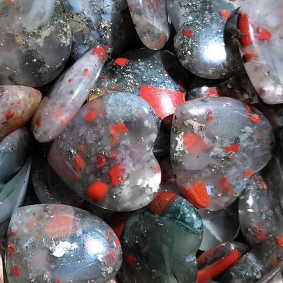 Bloodstone Heart Green Gemstone Palm  Stone Pocket Worry Rock Gem Hearts Gift - Picture 1 of 3